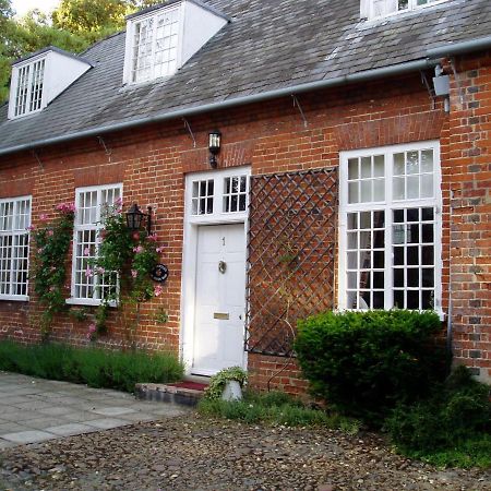 Bed and Breakfast The Courtyard Newmarket  Zewnętrze zdjęcie