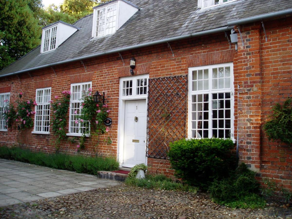 Bed and Breakfast The Courtyard Newmarket  Zewnętrze zdjęcie